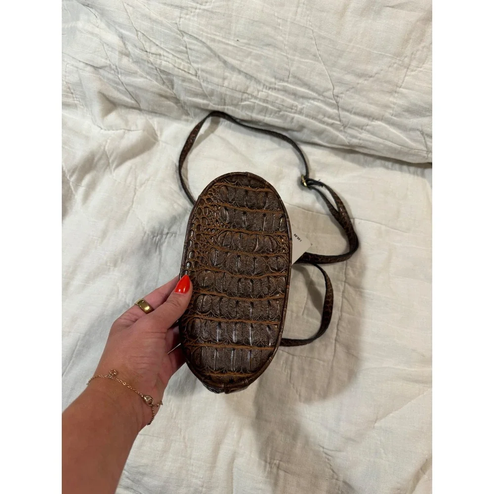 NWT VNTG Bueno Collection Brown Hornback Croc Embossed Crossbody Bag Kiss Lock